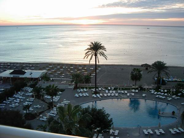 RIU Nautilus, vor dem Sonnenaufgang RIU Nautilus, vor dem Sonnenaufgang