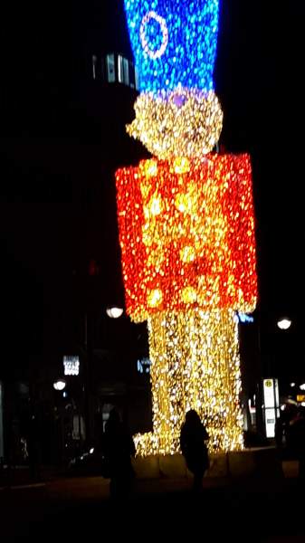 Berlin - Weihnachtsdeko auf der Tauentzienstrasse, 2019