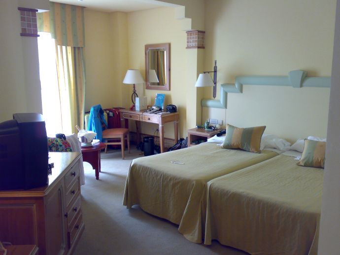 RIU Atlantico, Zimmer 1018, Mit zwei großen Kleiderschränken RIU Atlantico, Zimmer 1018, Mit zwei großen Kleiderschränken