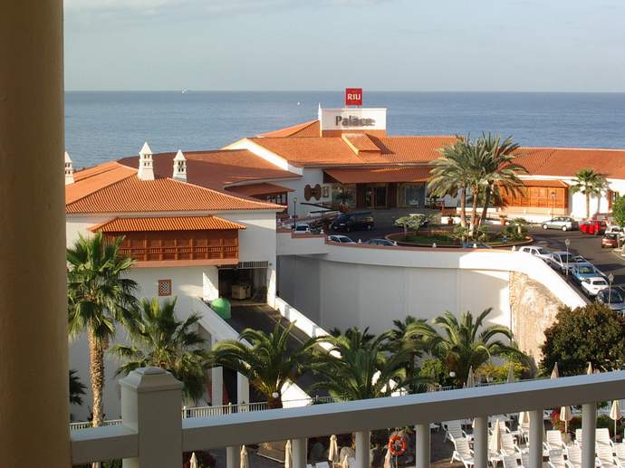 RIU Arecas, Blick vom Balkon zum Palace Tenerife