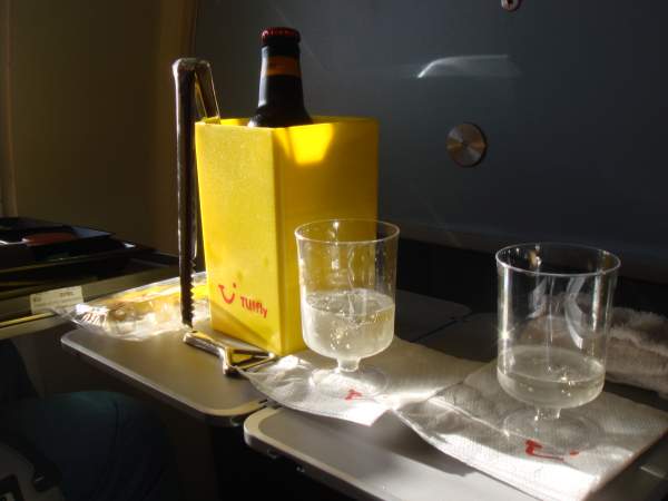 Service an Bord PE von Tuifly Mai 2014 Service an Bord PE von Tuifly Mai 2014