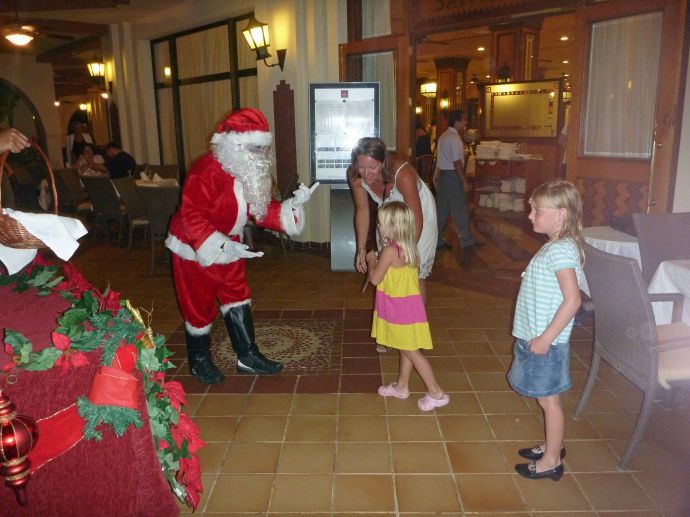 Riu Karamboa - Nikolaus bei den Kindern