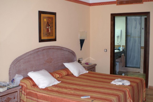 Riu Funana, Zimmer
