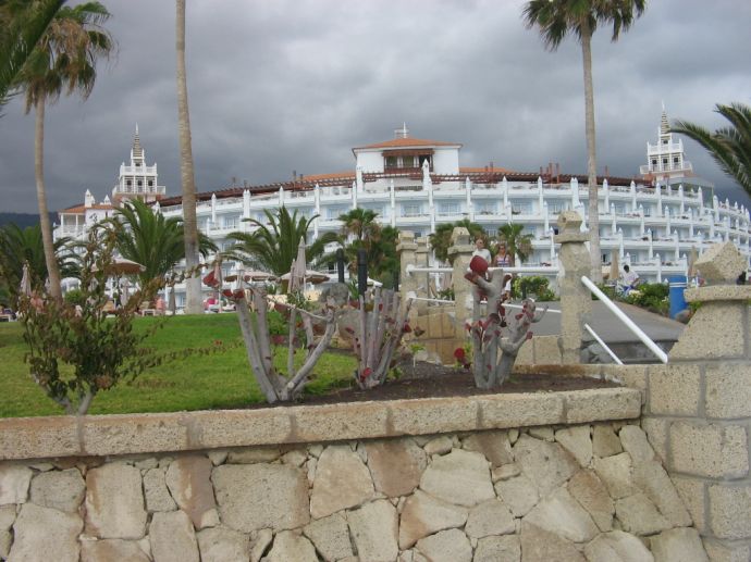 RIU Palace Teneriffa - Ansicht vom Strand her auf das Gelnde