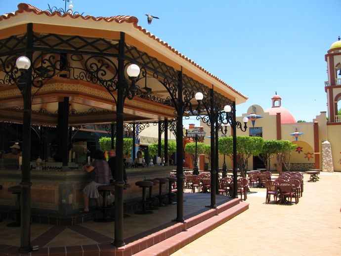 RIU Tequila, Bar Kiosko und Plaza