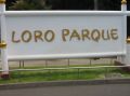 Eingangsbereich ( Parkschild ) zum Loro Park, Puerto de la Cruz auf Teneriffa ! Es folgen noch 29 weitere Bilder aus dem herrlichen Loro Park ..