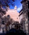 Bei strahlendem Sonnenschein, das Carmeliter Kloster an der Via Roma.