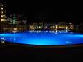 Riu Papayas, Pool bei Nacht.