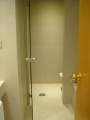 Extra Toilette und Bidet, das Bad im Zimmer 802 nebenan ist nicht so groß