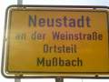 Mubach, Deutsche Weinstrasse, Ort 26, Ortsschild.