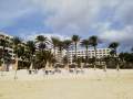 Blick auf das Hotel vom Strand. Hinter mir in einiger Entfernung liegt das RIU Oliva Beach.