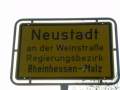 Neustadt, Deutsche Weinstrasse, Ort / Stadt 23, Ortsschild.