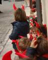 Die Kindergarten Kinder wurden Teufelshrnchen aufgesetzt und die Gesichter geschminkt