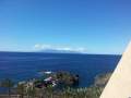 Blick über das Meer auf die Insel La Gomera.
