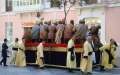 an der Plaza de Espaa sind viele Bruderschaften mit ihren Wagen vorbeigefahren um dann an der wichtigsten Prozession Sant Crist de la Sang teilzunehmen