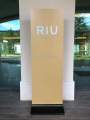 RIU Schild am Eingang zum RIU Palace Sunny Beach.