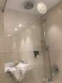 Badezimmer mit Regendusche / Dusche.