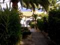 Eine lange Treppe fhrt vom Garten bis zur Strae. Links Hotel, rechts Minigolf, gegenber RIU Palace Bonanza Playa.
