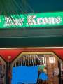 Zur Krone, bekanntes Restaurant an der Playa de Palma / Mallorca. Das Lokal befindet sich unweit zum Balneario 6. Es gibt vom Fr�hst�ck bis sp�t am Abend durchg�ngig Essen.