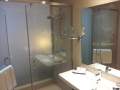 Vorzeigezimmer 122 im Haupthaus RIU Bravo - neues Badezimmer, Dusche mit Glasfront ( Stand August 2014 ).