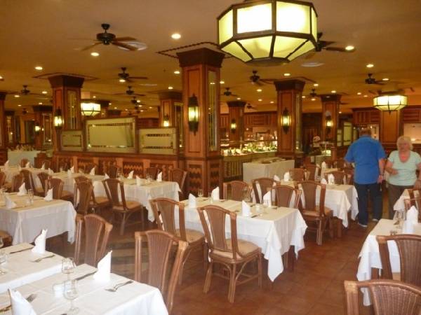 Riu Karamboa, Restaurant