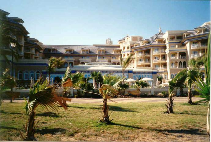 RIU Atlantico, Poolbereich mit Atrium