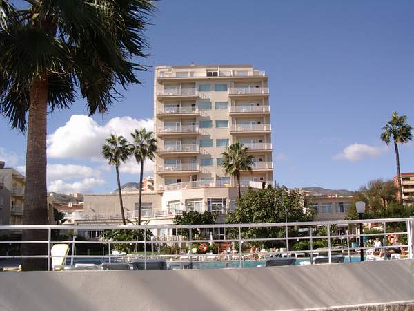 RIU Nautilus, Haupthaus, von der Promenade aus gesehen