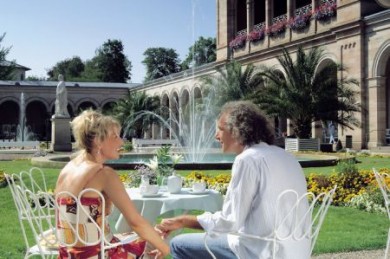 Mediterranes Flair im Kurgarten von Bad Kissingen. Foto: djd/Bäderland Bayerische Rhön Bad Kissingen 2