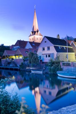 Die historische Altstadt von Otterndorf gleicht in der kalten Jahreszeit einem Wintermärchen. Foto: djd/Otterndorf Marketing stadt1