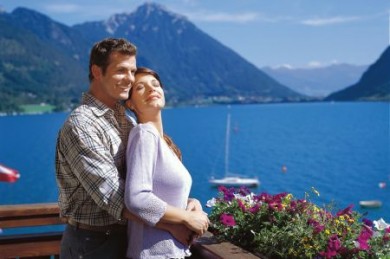 Urlaub in Pertisau am Achensee: Aktivsein und Erholen inklusive. (Foto: djd/Hotel Post am See) Achensee 3