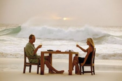 Zweisamkeit genießen: Brautpaare finden bei Hochzeitsspecials die Privatsphäre und Exklusivität, die sie sich für diese besonders schöne Zeit ihres Lebens erhoffen. (Foto: djd/Abendsonne Afrika) Kapstadt