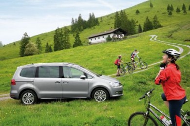 Mehr als die Hälfte der deutschen Urlauber startet mit dem eigenen Auto in die Ferien. (Foto: djd/Volkswagen) Urlaubsauto