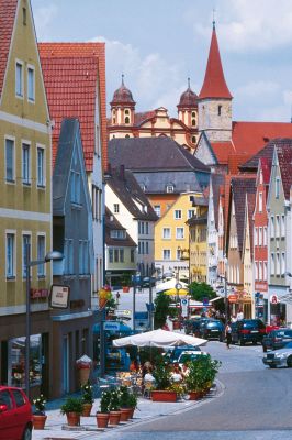 Gemütliche Cafés und Restaurants laden in der schönen Altstadt Ellwangens zum Verweilen ein.