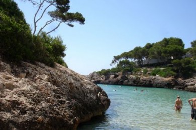 Mallorca 1 An den weniger belebten Küstenabschnitten hat der Massentourismus noch keine Spuren hinterlassen.