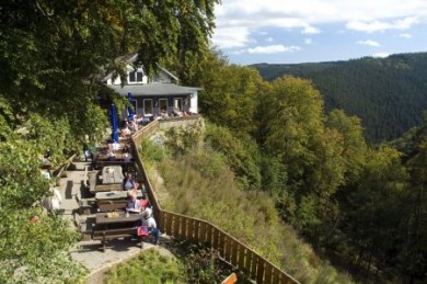 Ein Naturparadies mitten in Deutschland: Der Nationalpark Harz bietet weite Natur, malerische Täler und scheinbar unendliche Wälder. Auch viele Weltkulturerbestätten lassen sich hier besuchen. Ein Naturparadies mitten in Deutschland: Der Nationalpark Harz bietet weite Natur, malerische Täler und scheinbar unendliche Wälder. Auch viele Weltkulturerbestätten lassen sich hier besuchen.