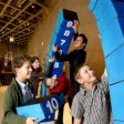 Mitmachen erwünscht: Die Experimentierlandschaft in Wolfsburg ermöglicht es Besuchern, sich durch eigenes Probieren neues Wissen anzueignen. Mitmachen erwünscht: Die Experimentierlandschaft in Wolfsburg ermöglicht es Besuchern, sich durch eigenes Probieren neues Wissen anzueignen.