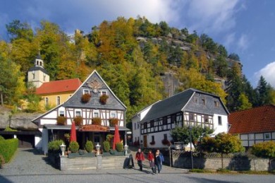 Zittauer Gebirge Blick auf den Berg Oybin inmitten des Zittauer Gebirges.