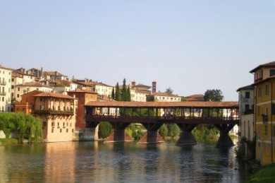 Auf der Sternfahrt Bassano del Grappa ist Dolce Vita inbegriffen. Auf der Sternfahrt Bassano del Grappa ist Dolce Vita inbegriffen.