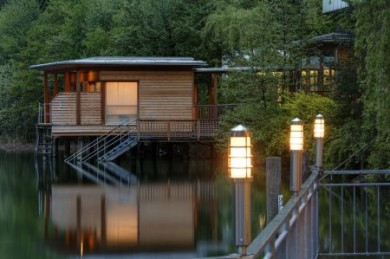 Die Panoramasauna des Hotels Club Landskron liegt direkt am idyllischen Ossiacher See. Die Panoramasauna des Hotels Club Landskron liegt direkt am idyllischen Ossiacher See.