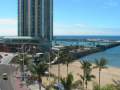 Das ist der Blick von unserem Balkon nach links auf das Arrecife Gran Hotel AGH und die Isla del Amor. Die Gebude wurden von Manrique entworfen, leider seit Jahren geschlossen.