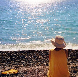 frau-am-strand